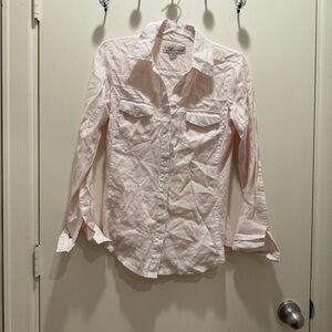 Vintage Havana Button down top light pink
Size medium 100%cotton